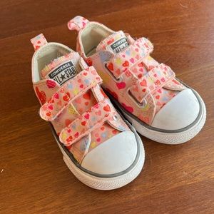 ADORABLE Pink hearts Converse toddler shoes size 8